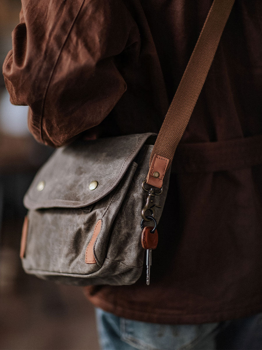 OIL WAX WATERPROOF CANVAS POSTMAN BAG