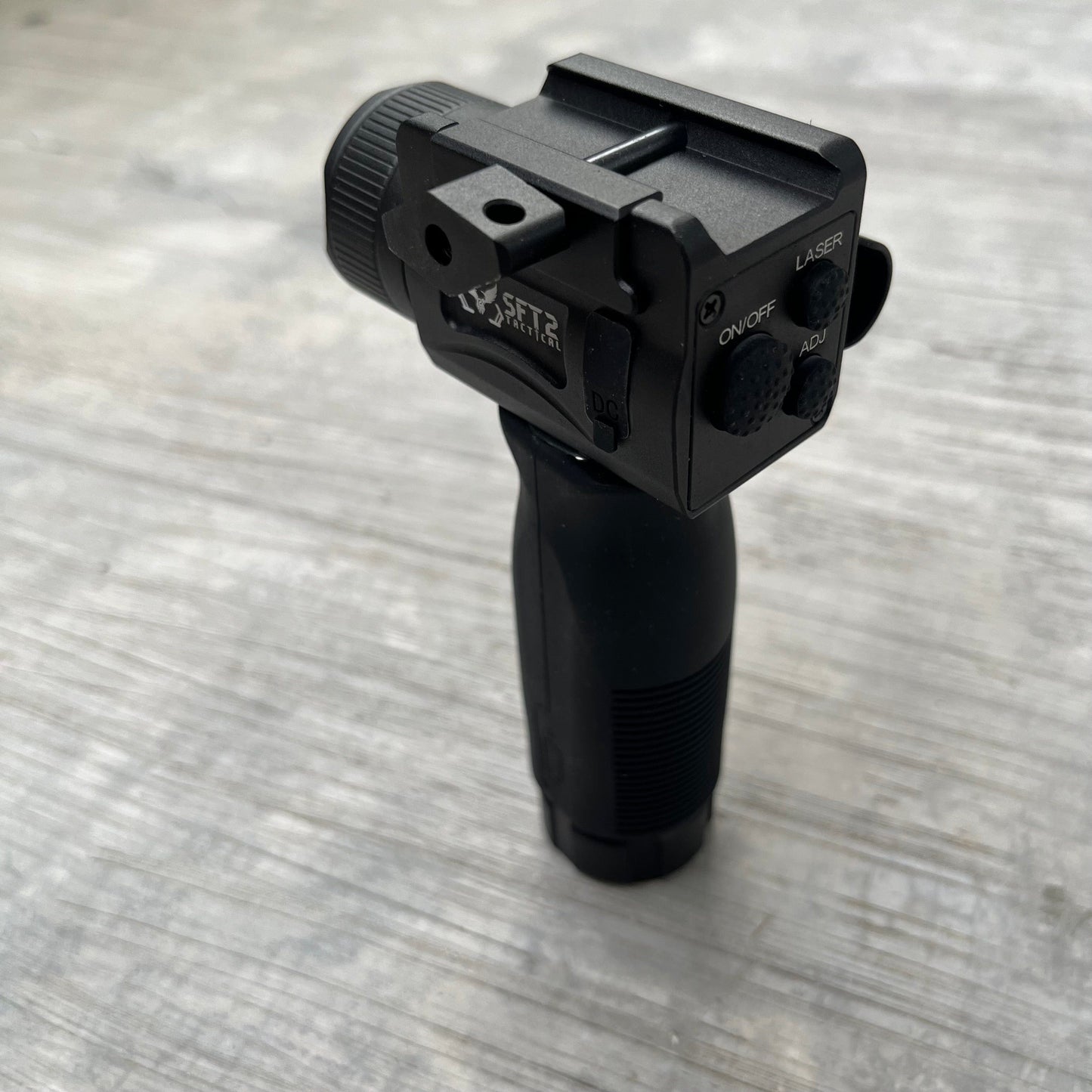 Vertical Foregrip 3 in 1 Flashlight (2000 Lumen)